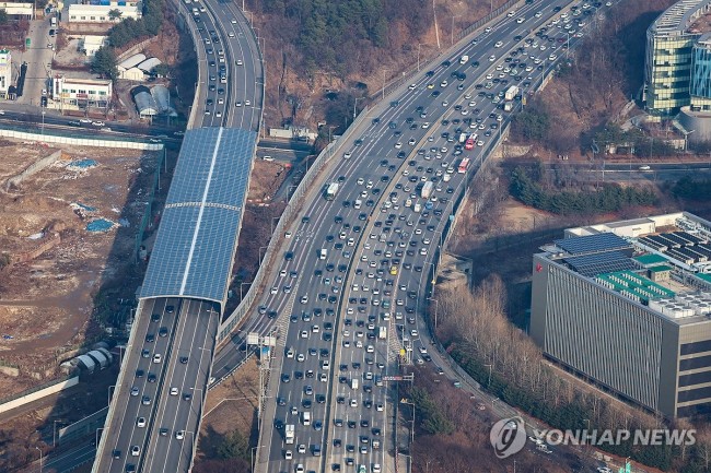 설 연휴 귀성길 정체 시작