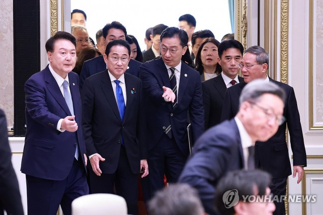 9차 한일중 정상회의 참석하는 3국 정상